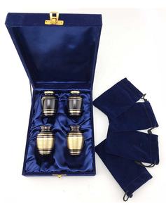 Juego de 4 piezas de oro y negro hecho a mano de urnas de cremación de latón únicas urnas de recuerdo pequeñas grabadas para funerales - Product Image 3