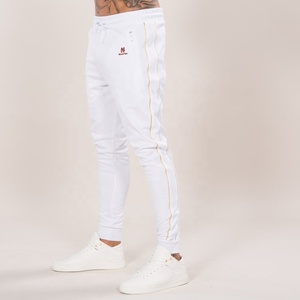 ชุดวอร์มผู้ชายสีขาวของ Hawk Eye Co. สำหรับฤดูหนาว พร้อมลายเส้นสีทองที่แขนเสื้อ ระบายอากาศได้ดีและป้องกันแบคทีเรีย รับชำระด้วย PayPal - Product Image 4