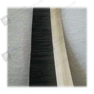 PP striscia della <span class=keywords><strong>porta</strong></span> inferiore Weatherstrip <span class=keywords><strong>sotto</strong></span> <span class=keywords><strong>porta</strong></span> con <span class=keywords><strong>spazzola</strong></span> per la polvere migliora la resistenza agli agenti atmosferici e l'efficienza energetica - Product Image 5