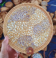 Nouveaux modèles de sac rond en rotin avec doublure en lin et détail en céramique, accessoire élégant pour femme, à utiliser au quotidien et à la plage