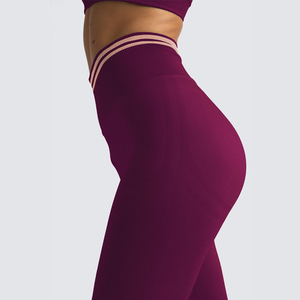 Ensemble de yoga pour femme OEM de qualité supérieure, doux, taille haute, effet push-up, comprenant un soutien-gorge et un legging - Product Image 4