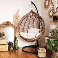 Chaise suspendue en rotin pour l'extérieur/le jardin avec support en métal