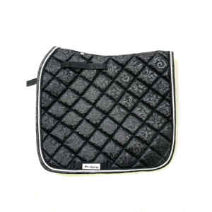 2022 Best Design Dressage Saddle Pad Black Artificial Leather Horse Pads para Full Horse - Product Image 1