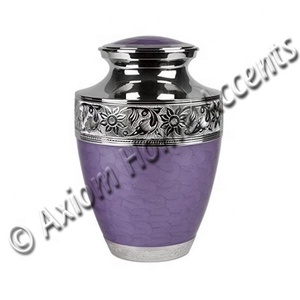 Urna de cremación de latón para adultos Color negro Fabricante indio Urna de cremación funeraria para cenizas humanas Peltre de Axiom Home Accents - Product Image 5