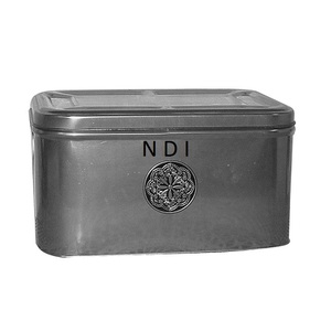 Boîte à pain design faite à la main, comptoir de cuisine de haute qualité, boîte à pain en métal antique argentée avec couvercle - Product Image 1