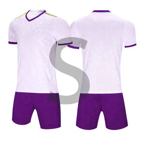Venta al por mayor de camisetas de fútbol de diseño personalizado de calidad Kits de uniformes para hombres Ropa de fútbol para niños Servicio OEM Técnica de impresión - Product Image 4