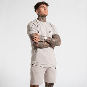 Vente en gros de vêtements de sport pour hommes avec logo personnalisé grande taille costumes été mode solide deux pièces vêtements coton t-shirt ensembles courts - Product Image 2