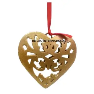 Adorno Navideño de Metal con Forma de Corazón, Acabado Dorado Hueco, Corte y Grabado Láser, Decoración Colgante para el Hogar - Product Image 1