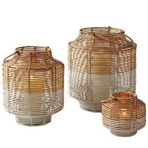 Ensemble de 2 lanternes à bougies en rotin faites à la main, écologiques, jaune clair, élégantes, décoratives avec supports - Product Image 3