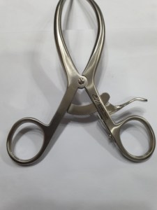 Retractor Quirúrgico Ortopédico de Diseño Superior, Manual, con Múltiples Ganchos, Material de Acero Inoxidable, Calidad Premium - Product Image 4