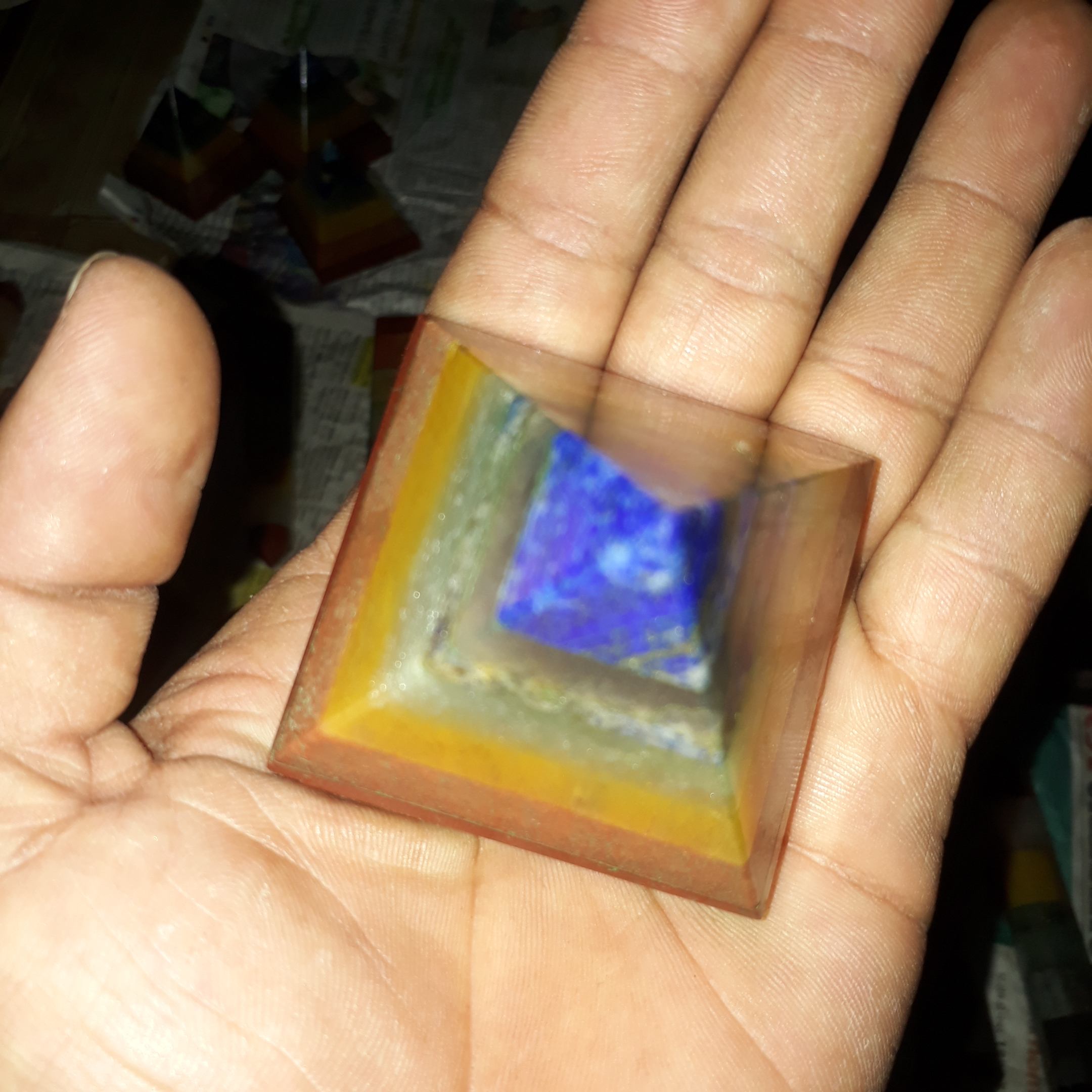 มีสีสัน