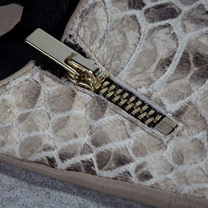 Venta al por mayor personalizado negro invierno cálido piel de oveja guantes de cuero de moda pantalla táctil guantes de vestir estilo liso - Product Image 4