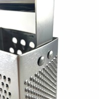Multifunctionele 18/0 roestvrijstalen, food-grade professionele 4-zijdige fruit- en groente-kaasrasp voor restaurants TW