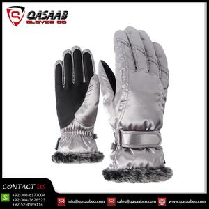 Gants de ski en fourrure imperméables et antidérapants pour l'hiver, en cuir brillant, avec logo personnalisé de haute qualité, compatibles écran tactile, pour snowboard - Product Image 2