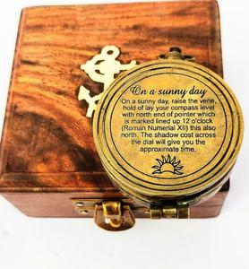 Brújula Náutica Antigua de Latón Grabada con Caja de Madera para Regalo - Product Image 5
