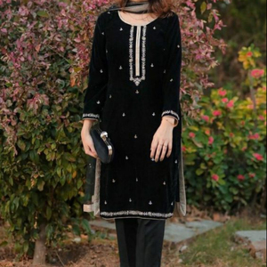 NEWLY---ELEGANT--EMBROIDERY AVEC CRISTAL VERRE PERLES, PIERRE, DABKA TRAVAIL SUR KAMEEZ, PANTALON et DUPATTA pour Parti-PORTER et DE MARIAGE @ 2022 - Product Image 1