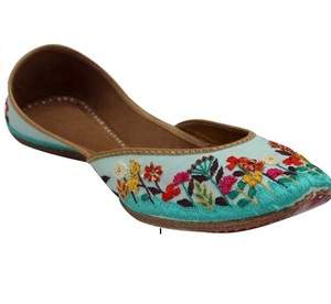 Zapatos Khussa Personalizados de Color Verde Oscuro para Mujer / Khssa / Khussa Pakistaní Plano Hecho en Pakistán - Product Image 3