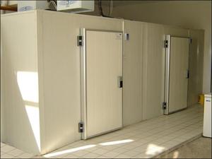 Puerta de Cámara Frigorífica de Doble Hoja Tipo Batiente con Aislamiento Térmico, Diseño Moderno, Construcción de Plástico y Acero para Almacén - Product Image 6