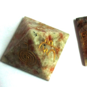 Fournisseur de Pierre De Soleil Usui Reiki Pyramides | SunStone Usui Reiki Pyramides En Ligne | SunStone Reiki Pyramides - Product Image 1