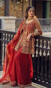 Tenue de mariée élégante Kurta Lehenga indienne/pakistanaise avec de lourds travaux de broderie Zardozi |   Robe de mariée de luxe - Product Image 2
