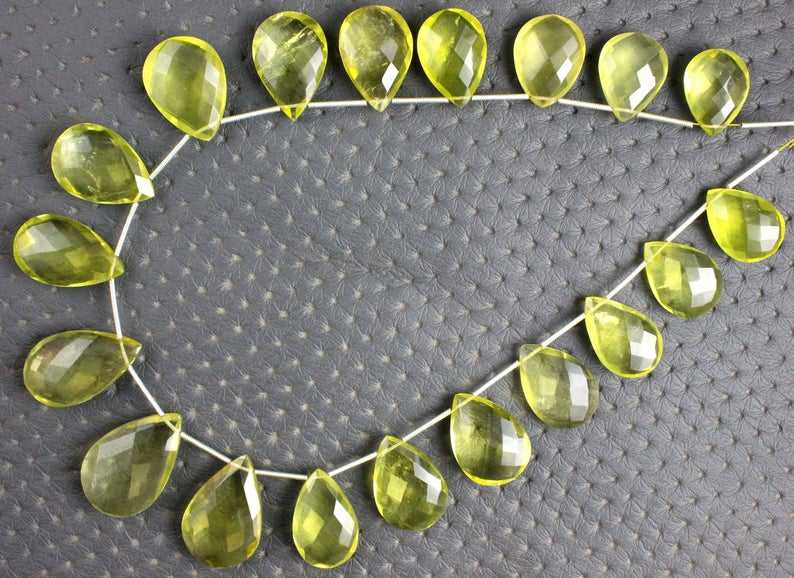 สีเหลือง