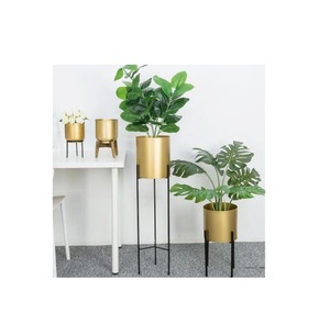 Maceta decorativa de latón para uso en interiores y exteriores, maceta decorativa para dormitorio con soporte para balcón - Product Image 1