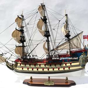 Bateau en bois LICORNE/LA LICORNE, modèle artisanal, art créatif - Product Image 1