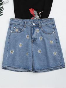 กางเกงขาสั้นผ้ายีนส์ผู้หญิงใส่สบายนำเสนอวัสดุที่อ่อนนุ่มและสไตล์ทันสมัยสำหรับชุดที่ผ่อนคลายและกิจกรรมกลางแจ้งได้อย่างง่ายดาย - Product Image 6