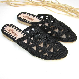   L'art des chaussures artisanales en raphia - Product Image 1