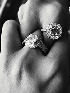 Bagues cloutées Moissanite idéales pour les couples Bagues en argent sterling 925 avec diamants violets et pierres précieuses Bague halo en diamant cultivé en laboratoire - Product Image 5