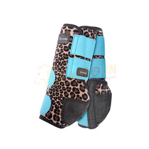 Bota de pierna deportiva ventilada para caballo Producto de Medicina Deportiva estable para el cuidado del caballo Disponible para la venta - Product Image 1