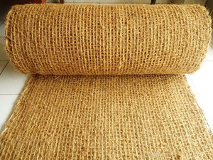 Filet en fibre de coco naturelle en gros pour le contrôle de l'érosion des sols, l'aménagement paysager, le jardinage et la protection des pentes – Taille OEM - Product Image 5