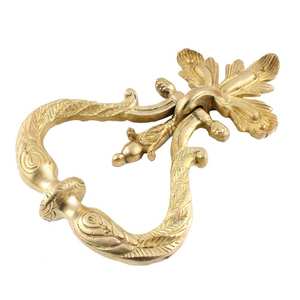 Vente en gros de heurtoir de porte en laiton, article de décoration de porte principale doré gravé, conception de goutte, MDK-333 de heurtoir de porte d'entrée - Product Image 2