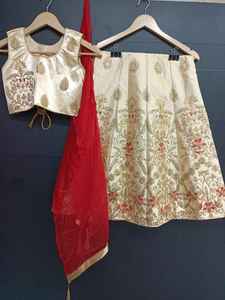 Ropa de boda de diseñador indio exclusivo pesado Trabajo de bordado pesado Ropa de niños Lehenga Choli con Dupatta Listo para usar Precio bajo Alphanumero - Product Image 3