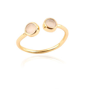 แหวนหินคู่สำหรับทั้งชายและหญิงแหวนแบบมินิมอลลิสต์ด้านหน้าประดับด้วยพลอยคาลซิโดนีสีขาวแหวนแบบปรับได้สไตล์เรียบง่ายชุบทอง18K - Product Image 1