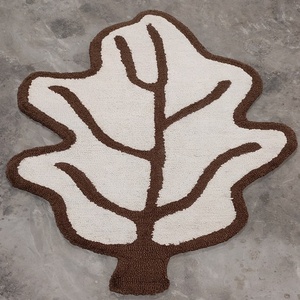 Alfombra de Lana con Forma de Hoja de Roble, Diseño Novedoso Hecho a Mano, Base de Látex, Estilo Rústico para Decoración de Sala de Estar - Product Image 1