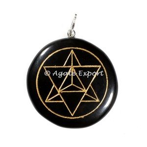 Pendentifs pentagramme gravés en Agate noire: pendentif Chakra en gros-pendentifs gravés - Product Image 1