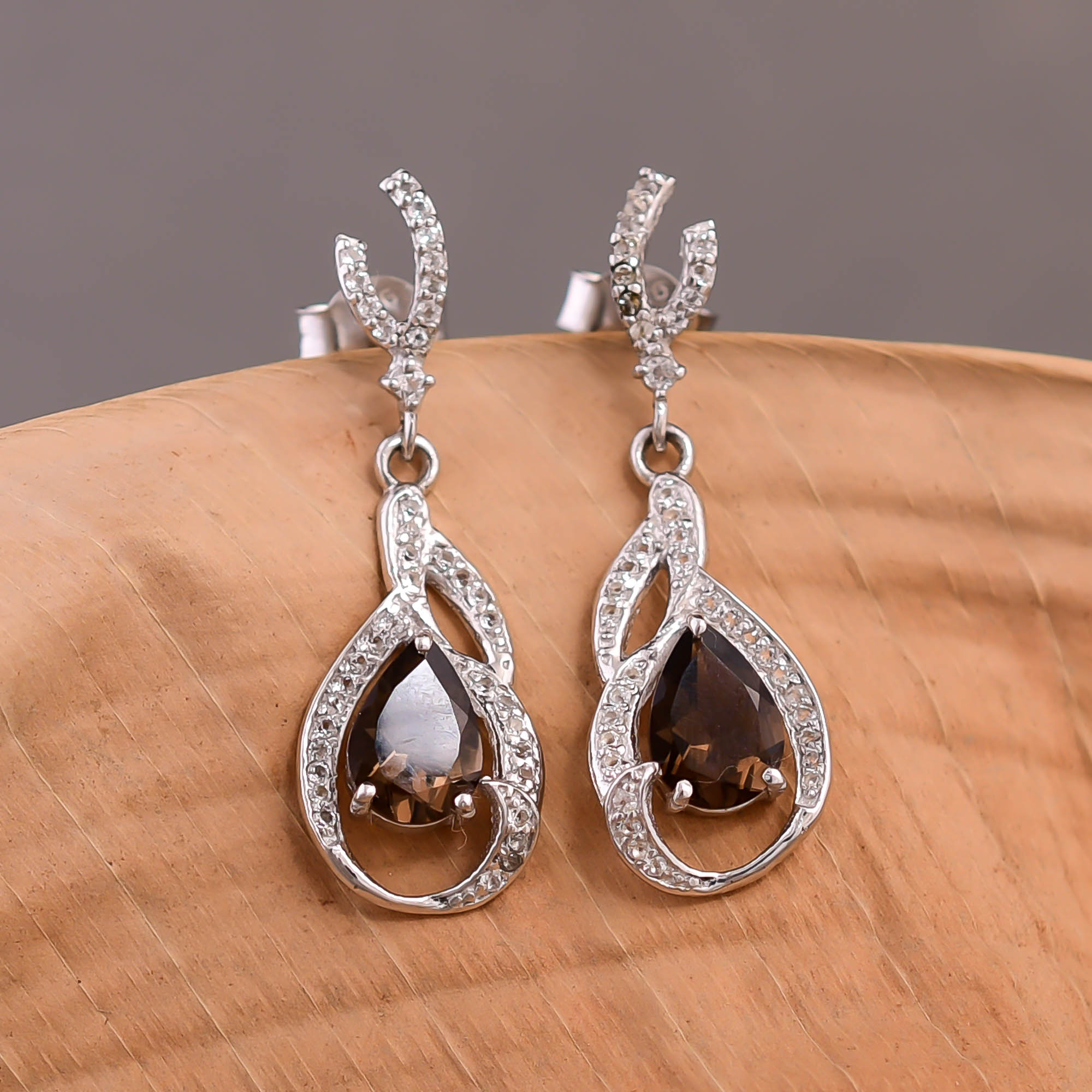 สีน้ำตาล