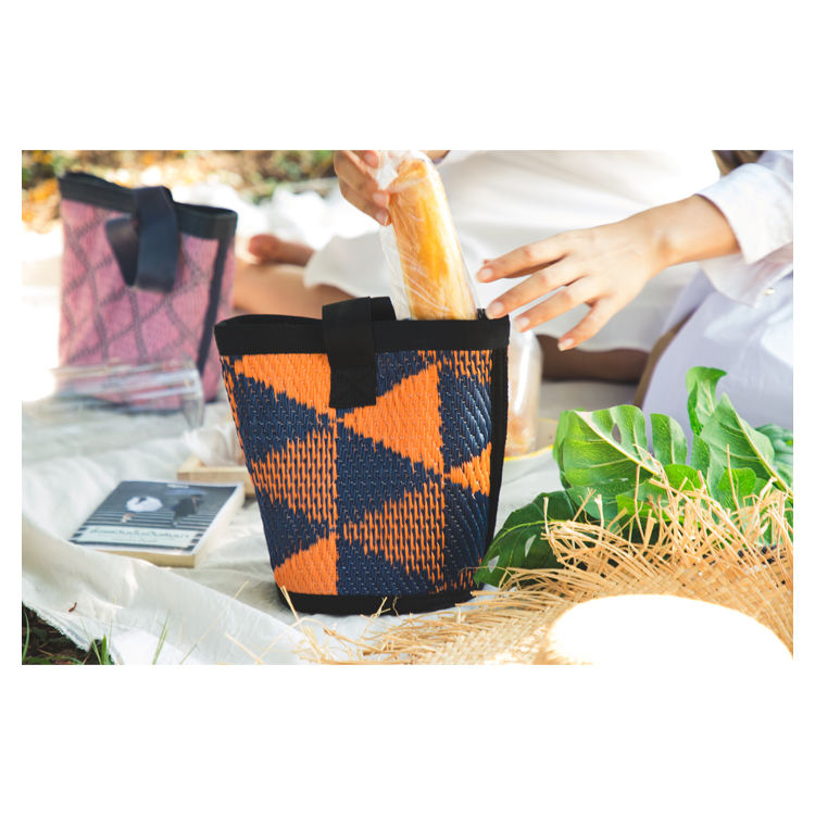 สีส้มและสีดำ