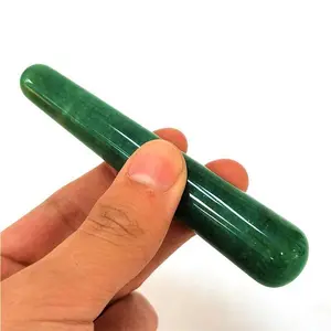 Bacchetta di pietre di cristalli di massaggio del corpo di pietre preziose lisce di giada verde naturale |