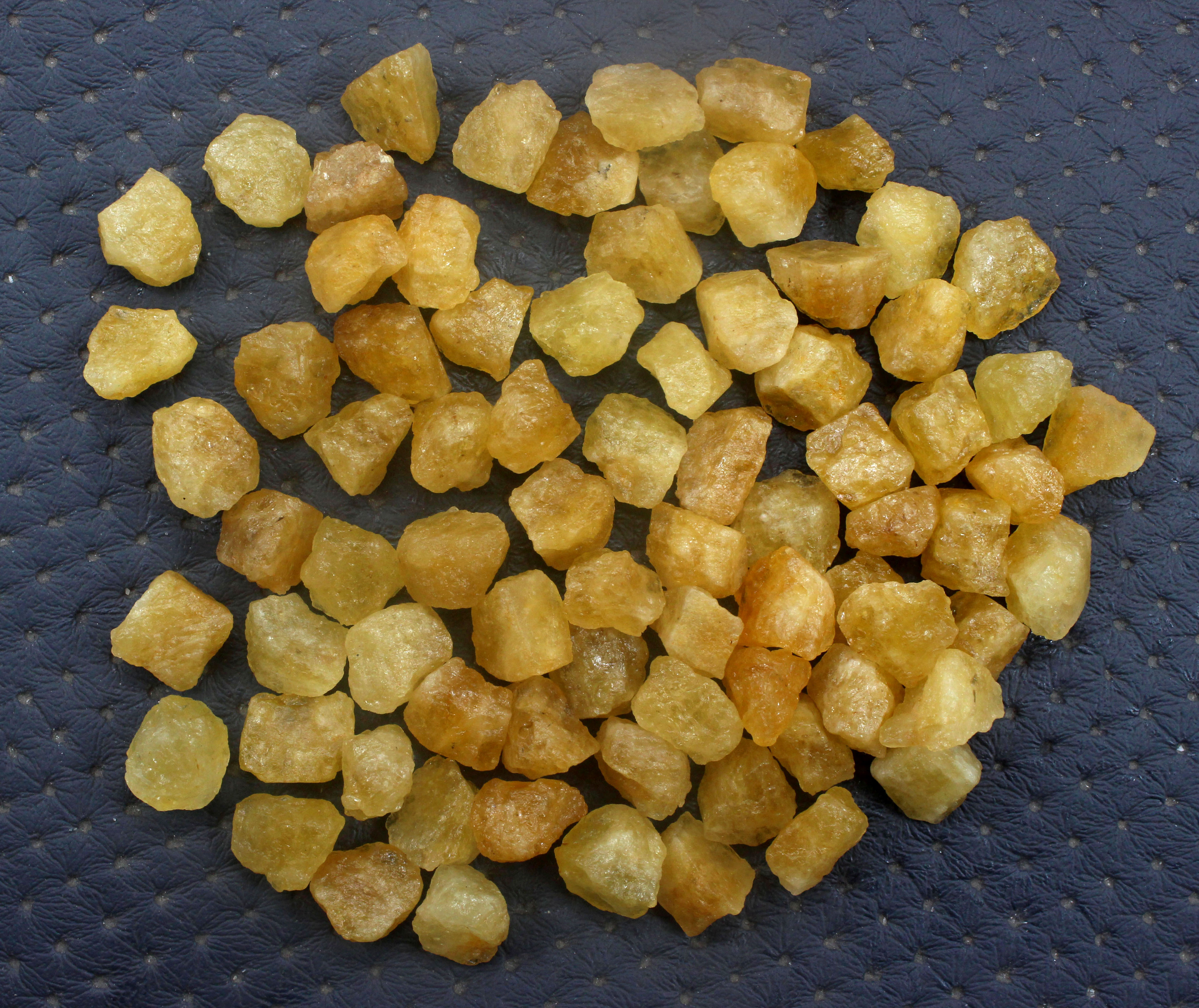 สีเหลือง