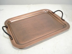 Bandeja de servicio terminada martillada dorada de aluminio fundido de diseño único puro con patrón de flores para la decoración del hogar - Product Image 5