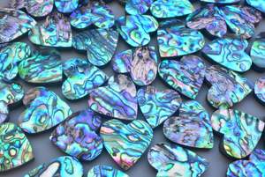 Cabujón de Piedra Preciosa Arcoíris en Forma de Corazón de Concha de Abulón al por Mayor 20-45mm para Decoración de Relojes - Product Image 3