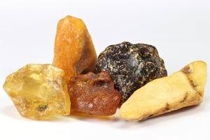 Approvisionnement en gros d'huile essentielle d'Elemi pure, distillée à la vapeur, certifiée GMP, matière première de résine anti-âge et raffermissante - Product Image 5