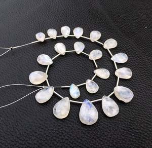 Pierre de lune arc-en-ciel naturelle à facettes en forme de poire perles Briolette Flashy bleues fabricant en gros véritable de haute qualité - Product Image 2