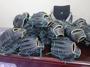 Guantes de Béisbol Personalizados de Cuero Vacuno para Infield, Outfield, Primera Base y Receptor - Product Image 2