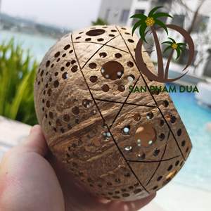 Applique murale en noix de coco à abat-jour rond COCO-ECO/lampe en noix de coco sculptée Vietnam/lampe en palmier de noix de coco de divers designs - Product Image 2