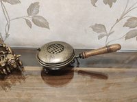 Quemador de incienso y Bakhoor de diseño antiguo en latón dorado con forma redonda, perfecto para un uso y decoración elegantes de gran tamaño
