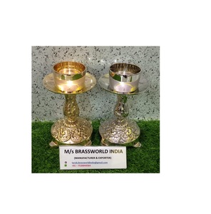 Candelabro de Latón Pulido de Tamaño Pequeño para Altar, Artículos Religiosos, Arte y Coleccionismo, Brassworld India - Product Image 1