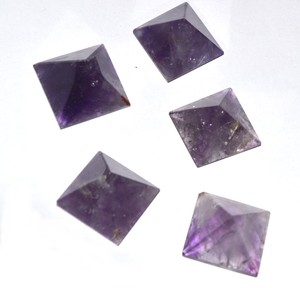 Achetez des petites pyramides d'améthyste en ligne : Petites pyramides d'améthyste à vendre - Product Image 1